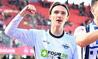 SCP-Jungspund Luis Engelns reckt nach seinem erfolgreichen Comeback in Nürnberg die Siegerfaust. - IMAGO/Zink SCP-Jungspund Luis Engelns reckt nach seinem erfolgreichen Comeback in Nürnberg die Siegerfaust. - IMAGO/Zink