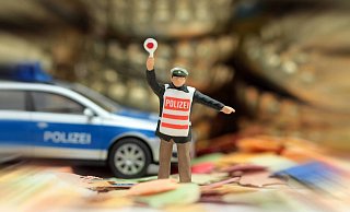 Die Polizei kontrolliert verstärkt während der närrischen Tage. - picture alliance/Ralph Peters Die Polizei kontrolliert verstärkt während der närrischen Tage. - picture alliance/Ralph Peters