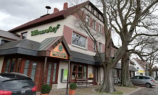 Haus mit Tradition: Seit rund 180 Jahren betreibt die Familie Hartmann den Ulmenhof an der Mindener Straße in Stelle. Gastronomie aber gibt es hier noch viel länger. - Joern Spreen-Ledebur Haus mit Tradition: Seit rund 180 Jahren betreibt die Familie Hartmann den Ulmenhof an der Mindener Straße in Stelle. Gastronomie aber gibt es hier noch viel länger. - Joern Spreen-Ledebur