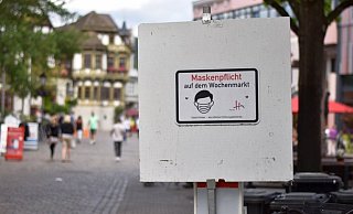 Auf dem Wochenmarkt in Höxter galt bereits im Sommer Maskenpflicht. - Stadt Höxter Auf dem Wochenmarkt in Höxter galt bereits im Sommer Maskenpflicht. - Stadt Höxter