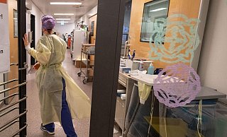 Die Corona-Impfpflicht für Personal in Kliniken und Pflegeheimen soll voraussichtlich Ende des Jahres auslaufen. - Marijan Murat/dpa Die Corona-Impfpflicht für Personal in Kliniken und Pflegeheimen soll voraussichtlich Ende des Jahres auslaufen. - Marijan Murat/dpa