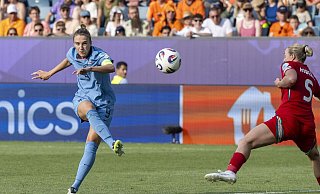 Perfekter Abschluss: Vivianne Miedema erzielt das 1:0. - Urs Flueeler/KEYSTONE/dpa Perfekter Abschluss: Vivianne Miedema erzielt das 1:0. - Urs Flueeler/KEYSTONE/dpa