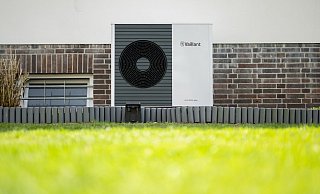 Eine Wärmepumpe der Firma Vaillant vom Typ «aroTHERM plus» an einem Einfamilienhaus. - Daniel Reinhardt/dpa Eine Wärmepumpe der Firma Vaillant vom Typ «aroTHERM plus» an einem Einfamilienhaus. - Daniel Reinhardt/dpa