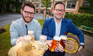 Mike Cacic (l.) will mit seiner Brauerei nach Bielefeld. Christoph Harras-Wolff unterstützt ihn finanziell. - Mike-Dennis Mller / www.mdm.photo Mike Cacic (l.) will mit seiner Brauerei nach Bielefeld. Christoph Harras-Wolff unterstützt ihn finanziell. - Mike-Dennis Mller / www.mdm.photo
