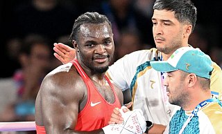 Boxer Nelvie Tiafack kann trotz des verpassten Finaleinzugs lächeln. - Sina Schuldt/dpa Boxer Nelvie Tiafack kann trotz des verpassten Finaleinzugs lächeln. - Sina Schuldt/dpa