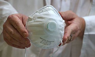 Ärzte und Pflegekräfte in Kliniken und Praxen fühlen sich von der Landesregierung allein gelassen, weil die versprochenen Schutzmasken nicht geliefert werden. - picture alliance Ärzte und Pflegekräfte in Kliniken und Praxen fühlen sich von der Landesregierung allein gelassen, weil die versprochenen Schutzmasken nicht geliefert werden. - picture alliance