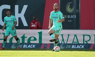 SCP-Verteidiger Jannis Heuer kam in Rostock zur Pause in die Partie und trug maßgeblich dazu bei, dass die Paderborner zum fünften Mal in dieser Zweitliga-Saison kein Gegentor kassierten. - Imago Images SCP-Verteidiger Jannis Heuer kam in Rostock zur Pause in die Partie und trug maßgeblich dazu bei, dass die Paderborner zum fünften Mal in dieser Zweitliga-Saison kein Gegentor kassierten. - Imago Images