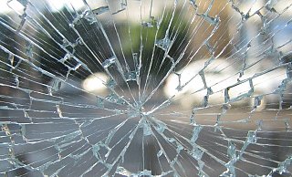 Die Schaufensterscheibe des Juweliergeschäftes hielt dem Einbruchsversuch stand (Symbolfoto). - Pixabay Die Schaufensterscheibe des Juweliergeschäftes hielt dem Einbruchsversuch stand (Symbolfoto). - Pixabay