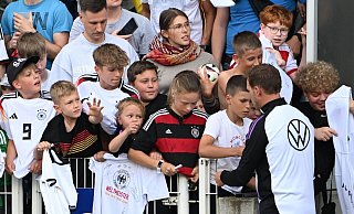 Auch vor dem Final 4 der Nations League dürfen Fans beim Training der Nationalmannschaft zuschauen. - Federico Gambarini/dpa Auch vor dem Final 4 der Nations League dürfen Fans beim Training der Nationalmannschaft zuschauen. - Federico Gambarini/dpa