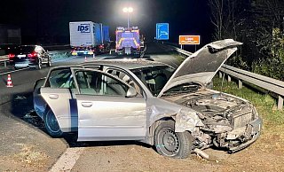 Der Audi prallte kurz vor der Lippebrücke in die Schutzplanken. - Ralph Meyer Der Audi prallte kurz vor der Lippebrücke in die Schutzplanken. - Ralph Meyer