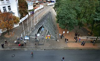 Die Tüte im Jahr 2009: Aus dieser Perspektive wird deutlich, warum derStadtbahnabgang zwischen Bahnhof und Stadthalle von den Drogenabhängigenden Spitznamen "Tüte" erhielt. - Archivfoto: Andreas Zobe Die Tüte im Jahr 2009: Aus dieser Perspektive wird deutlich, warum derStadtbahnabgang zwischen Bahnhof und Stadthalle von den Drogenabhängigenden Spitznamen "Tüte" erhielt. - Archivfoto: Andreas Zobe