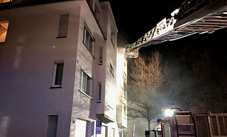 In einer Wohnung im ersten Stock eines Mehrfamilienhauses hat es gebrannt. - Feuerwehr Paderborn In einer Wohnung im ersten Stock eines Mehrfamilienhauses hat es gebrannt. - Feuerwehr Paderborn