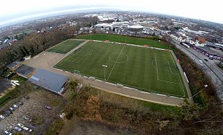 Braucht eine Übergangszeit: Die Sparkassen Arena an der Mindener Straße. Der Kunstrasenplatz ist die Spielstätte des FC Bad Oeynhausen. - Jürgen Krüger Braucht eine Übergangszeit: Die Sparkassen Arena an der Mindener Straße. Der Kunstrasenplatz ist die Spielstätte des FC Bad Oeynhausen. - Jürgen Krüger