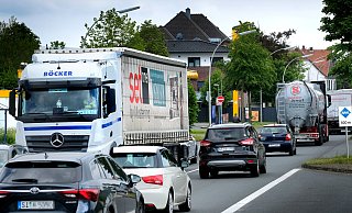 Die B64, die durch Herzebrock-Clarholz führt, soll durch die geplante Ortsumgehung entlastet werden. Der Bund sieht sie im Bundesverkehrswegeplan vor. - Andreas Frücht Die B64, die durch Herzebrock-Clarholz führt, soll durch die geplante Ortsumgehung entlastet werden. Der Bund sieht sie im Bundesverkehrswegeplan vor. - Andreas Frücht