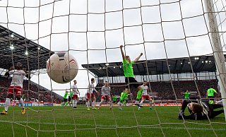 Spielerisch sei der SV bereit für die 3. Liga. Aber auch strukturell? - Noah Wedel Spielerisch sei der SV bereit für die 3. Liga. Aber auch strukturell? - Noah Wedel