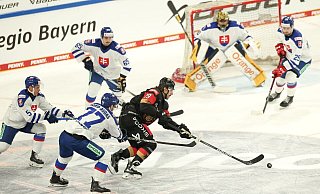Deutschland war beim Deutschland Cup gegen die Slowakei chancenlos. - Daniel Löb/dpa Deutschland war beim Deutschland Cup gegen die Slowakei chancenlos. - Daniel Löb/dpa