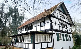 Das Gütersloher Fachwerkhaus wurde im Jahr 1928 gebaut. Gemeinsam mit dem Maklerbüro Kaup sucht die jetzige Eigentümerin nach einem Käufer. - Andreas Frücht Das Gütersloher Fachwerkhaus wurde im Jahr 1928 gebaut. Gemeinsam mit dem Maklerbüro Kaup sucht die jetzige Eigentümerin nach einem Käufer. - Andreas Frücht