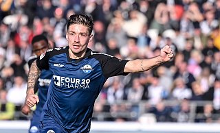 Paderborns Neuzugang Marvin Mehlem dreht nach seinem Treffer zum 1:0 zum Jubeln ab. - dpa/ Harry Langer Paderborns Neuzugang Marvin Mehlem dreht nach seinem Treffer zum 1:0 zum Jubeln ab. - dpa/ Harry Langer