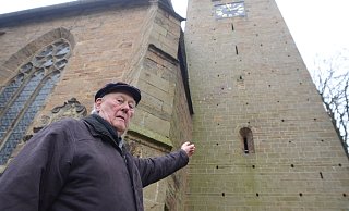 Günter Niedringhaus hat nachgerechnet: Insgesamt fast 11.000 Steine sind im Turm der Andreaskirche Lübbecke verbaut. - Joern Spreen-Ledebur Günter Niedringhaus hat nachgerechnet: Insgesamt fast 11.000 Steine sind im Turm der Andreaskirche Lübbecke verbaut. - Joern Spreen-Ledebur