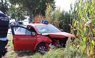 Der Opel der 22-jährigen Frau aus Minden erlitt einen Totalschaden, die Fahrerin wurde verletzt. MT- - Fotos: Patrick Schwemling Der Opel der 22-jährigen Frau aus Minden erlitt einen Totalschaden, die Fahrerin wurde verletzt. MT- - Fotos: Patrick Schwemling