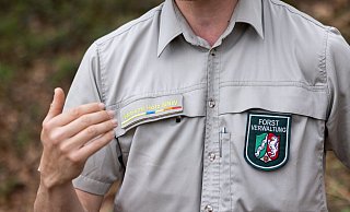 Der Ranger stellte sich der Motocross-Maschine an der Schwedenschanze in den Weg. - Symbolfoto: Oliver Krato Der Ranger stellte sich der Motocross-Maschine an der Schwedenschanze in den Weg. - Symbolfoto: Oliver Krato