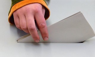 Sieben Entscheidungen sind in Ostwestfalen-Lippe am Sonntag gefallen. Es gibt sechs neue Bürgermeister und einen neuen Landrat. - dpa Sieben Entscheidungen sind in Ostwestfalen-Lippe am Sonntag gefallen. Es gibt sechs neue Bürgermeister und einen neuen Landrat. - dpa