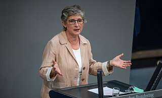 Britta Haßelmann, Fraktionsvorsitzende von Bündnis 90/Die Grünen im Bundestag, spricht im Bundestag. - Foto: Michael Kappeler/dpa Britta Haßelmann, Fraktionsvorsitzende von Bündnis 90/Die Grünen im Bundestag, spricht im Bundestag. - Foto: Michael Kappeler/dpa