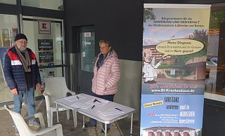 Auch Barbara Becker aus Hüllhorst und Norbert Renger aus Espelkamp betreuten den Stand der Initiative im Kaufland in Lübbecke. - Bürgerinitiative Auch Barbara Becker aus Hüllhorst und Norbert Renger aus Espelkamp betreuten den Stand der Initiative im Kaufland in Lübbecke. - Bürgerinitiative