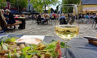 Schon im vergangenen Jahr war das Weinfest auf dem Blücherplatz ein großer Erfolg. - Andreas Sundermeier Schon im vergangenen Jahr war das Weinfest auf dem Blücherplatz ein großer Erfolg. - Andreas Sundermeier