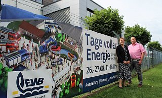 EWB-Geschäftsführerin Marion Kapsa und Vertriebsleiter Thomas Beschorner würden sich über zahlreiche Besucher freuen. Bei der letzten EWB-Veranstaltung waren etwa 6.000 Besucher da gewesen, sagen sie. - Anastasia von Fugler EWB-Geschäftsführerin Marion Kapsa und Vertriebsleiter Thomas Beschorner würden sich über zahlreiche Besucher freuen. Bei der letzten EWB-Veranstaltung waren etwa 6.000 Besucher da gewesen, sagen sie. - Anastasia von Fugler