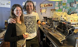 Kerstin Panitz und Jan Sonnenburg übernehmen künftig das Café an der Blessenstätte 8. - Max Maschmann Kerstin Panitz und Jan Sonnenburg übernehmen künftig das Café an der Blessenstätte 8. - Max Maschmann