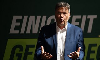 Vizekanzler Robert Habeck erinnert daran, dass auf Wunsch der FDP auch Aktien bei der Rente künftig eine Rolle spielen werden. - Sebastian Christoph Gollnow/dpa Vizekanzler Robert Habeck erinnert daran, dass auf Wunsch der FDP auch Aktien bei der Rente künftig eine Rolle spielen werden. - Sebastian Christoph Gollnow/dpa