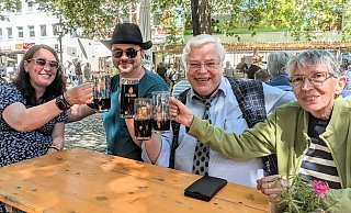 Ein Prosit auf das Blütenfest. - Burkhard Battran Ein Prosit auf das Blütenfest. - Burkhard Battran