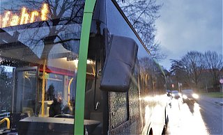Ein LKW beschädigte den Außenspiegel des Busses. - Polizei Höxter Ein LKW beschädigte den Außenspiegel des Busses. - Polizei Höxter