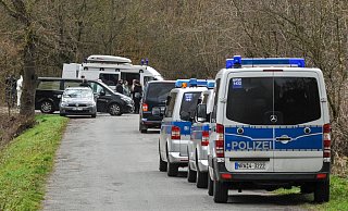 Spaziergänger fanden am 12. Februar eine weibliche Leiche am Rand der Wiesenstraße. Die Frau soll sich hier am Abend zuvor mit ihrem Ex-Liebhaber verabredet haben. Nach Ansicht der Mordkommission Wiesenstraße soll er sie später erstochen haben. Foto: Christian Mathiesen - m Spaziergänger fanden am 12. Februar eine weibliche Leiche am Rand der Wiesenstraße. Die Frau soll sich hier am Abend zuvor mit ihrem Ex-Liebhaber verabredet haben. Nach Ansicht der Mordkommission Wiesenstraße soll er sie später erstochen haben. Foto: Christian Mathiesen - m