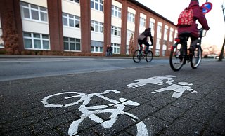 Die Radler in Gütersloh haben ihrer Stadt beim Fahrradklima-Test keine Bestnote ausgestellt. Insgesamt reichte es nur für eine 3,9. Dass man damit im Land bei vergleichbar großen Städten sogar Klassenprimus werden kann, verwundert allerdings. - Andreas Frücht Die Radler in Gütersloh haben ihrer Stadt beim Fahrradklima-Test keine Bestnote ausgestellt. Insgesamt reichte es nur für eine 3,9. Dass man damit im Land bei vergleichbar großen Städten sogar Klassenprimus werden kann, verwundert allerdings. - Andreas Frücht