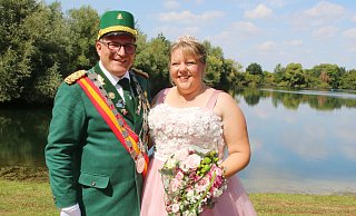 Das Bentfelder Königspaar Burkhard und Claudia Lampe genießt die Facetten des Schützenfestes in vollen Zügen. - Schützenverein Das Bentfelder Königspaar Burkhard und Claudia Lampe genießt die Facetten des Schützenfestes in vollen Zügen. - Schützenverein