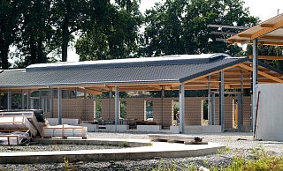 Die Bauarbeiten der SL Riding Ranch in Bielefeld-Holtkamp haben nach mehrals achtmonatiger Unterbrechung am Morgen des 24. August wieder begonnen,nachdem die genehmigungsrechtlichen Voraussetzungen nun erfüllt sind, schreibt Barbara Hagedorn - Andreas Frücht Die Bauarbeiten der SL Riding Ranch in Bielefeld-Holtkamp haben nach mehrals achtmonatiger Unterbrechung am Morgen des 24. August wieder begonnen,nachdem die genehmigungsrechtlichen Voraussetzungen nun erfüllt sind, schreibt Barbara Hagedorn - Andreas Frücht
