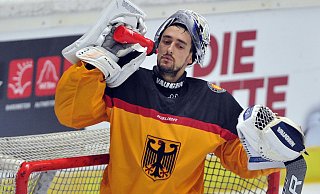Der frühere Eishockey-Nationalspieler Dennis Endras wird Bundestorwarttrainer. - picture alliance / Stefan Puchner/dpa Der frühere Eishockey-Nationalspieler Dennis Endras wird Bundestorwarttrainer. - picture alliance / Stefan Puchner/dpa