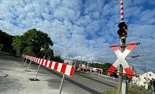 Mittlerweile hat die Stadt Paderborn die mobilen Warnbaken an der Husarenstraße in Schloß Neuhaus gegen diese festen Baken ausgetauscht. - Rajkumar Mukherjee Mittlerweile hat die Stadt Paderborn die mobilen Warnbaken an der Husarenstraße in Schloß Neuhaus gegen diese festen Baken ausgetauscht. - Rajkumar Mukherjee
