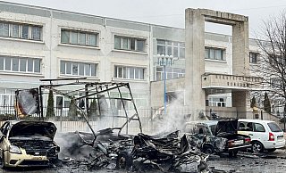 Zerstörte Autos in Belgorod. Die gleichnamige russische Grenzregion hat erneut Beschuss gemeldet. - Vyacheslav Gladkov\\\'s/telegram/Belgorod region governor Vyaches/AP/dpa Zerstörte Autos in Belgorod. Die gleichnamige russische Grenzregion hat erneut Beschuss gemeldet. - Vyacheslav Gladkov\\\'s/telegram/Belgorod region governor Vyaches/AP/dpa