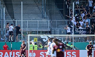 Die Fanlager des SV Sandhausen und von RB Leipzig sind verbal aneinandergeraten. - Uwe Anspach/dpa Die Fanlager des SV Sandhausen und von RB Leipzig sind verbal aneinandergeraten. - Uwe Anspach/dpa