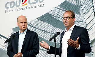 Stehen unter Druck: Unionsfraktionschef Ralph Brinkhaus und CSU-Landesgruppenchef Alexander Dobrindt. - Foto: Wolfgang Kumm/dpa Stehen unter Druck: Unionsfraktionschef Ralph Brinkhaus und CSU-Landesgruppenchef Alexander Dobrindt. - Foto: Wolfgang Kumm/dpa