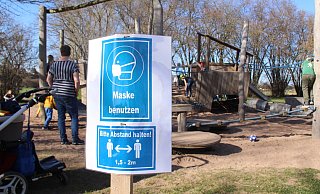 Auf den Spielplatz in Godelheim gilt Maskenpflicht. - Burkhard Battran Auf den Spielplatz in Godelheim gilt Maskenpflicht. - Burkhard Battran