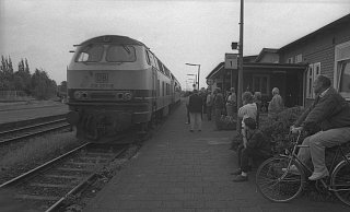 Historische Aufnahme: Ende Mai 1994 fuhr der vorerst letzte Personenzug von Rahden nach Bremen, 1997 wurde die Strecke teilweise stillgelegt. Seit Jahren gibt es Bemühungen, die Strecke wiederzubeleben. - Joern Spreen-Ledebur Historische Aufnahme: Ende Mai 1994 fuhr der vorerst letzte Personenzug von Rahden nach Bremen, 1997 wurde die Strecke teilweise stillgelegt. Seit Jahren gibt es Bemühungen, die Strecke wiederzubeleben. - Joern Spreen-Ledebur