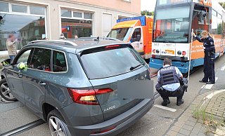 Der Skoda wurde demoliert und musste abgeschleppt werden. - Charlotte Mahncke Der Skoda wurde demoliert und musste abgeschleppt werden. - Charlotte Mahncke