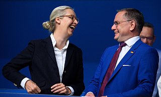 Alice Weidel und Tino Chrupalla bilden auch für die kommenden zwei Jahre die Doppelspitze der AfD. - Bernd von Jutrczenka/dpa Alice Weidel und Tino Chrupalla bilden auch für die kommenden zwei Jahre die Doppelspitze der AfD. - Bernd von Jutrczenka/dpa