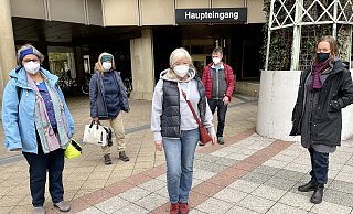 Fünf Anwohner aus der Meindersstraße wollten Fragen stellen in der BZV Mitte, die Politik aber hatte dafür keinen Platz. - Stefan Becker Fünf Anwohner aus der Meindersstraße wollten Fragen stellen in der BZV Mitte, die Politik aber hatte dafür keinen Platz. - Stefan Becker