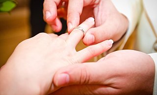 Für mehrere Brautpaare entpuppte sich die erhoffte Traumhochzeit im Schloss Rheder zu einem Ärgernis: Die Kosten für die Feier waren deutlich angestiegen. - Pixabay/MarinaPanina Für mehrere Brautpaare entpuppte sich die erhoffte Traumhochzeit im Schloss Rheder zu einem Ärgernis: Die Kosten für die Feier waren deutlich angestiegen. - Pixabay/MarinaPanina