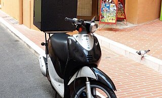 Nachdem der Pizzabote seinen Motorroller in Paderborn-Elsen abgestellt hatte wurde er von einer Gruppe Jugendlicher ausgeraubt. (Symbobild) - Pixabay/Hans Nachdem der Pizzabote seinen Motorroller in Paderborn-Elsen abgestellt hatte wurde er von einer Gruppe Jugendlicher ausgeraubt. (Symbobild) - Pixabay/Hans